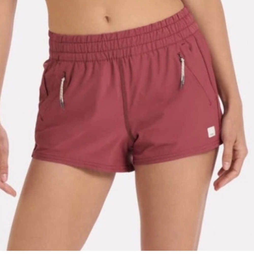 Vuori Women's Dash Shorts Size Small Desert Rose